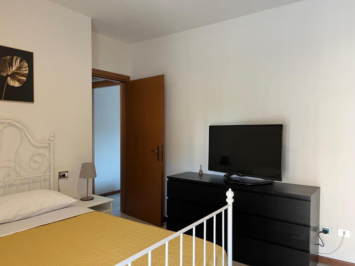 Lovely Apartment Parma Bagian luar foto